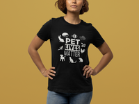 Load image into Gallery viewer, Pet Lives Matter Blanco Women&#39;s Relaxed T-Shirt

